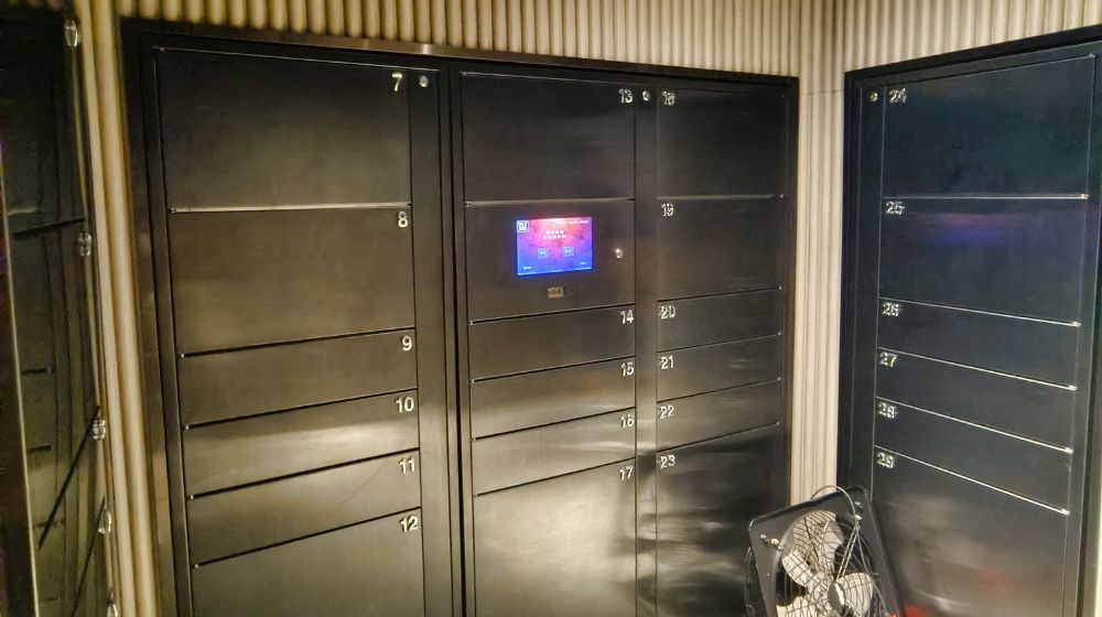 Smart Parcel Locker Photo2 1000x560 1